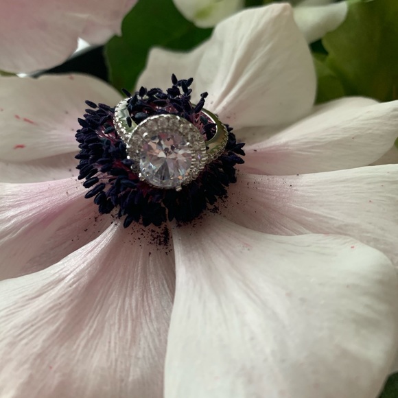 Cubic zirconia halo ring - Picture 3 of 3